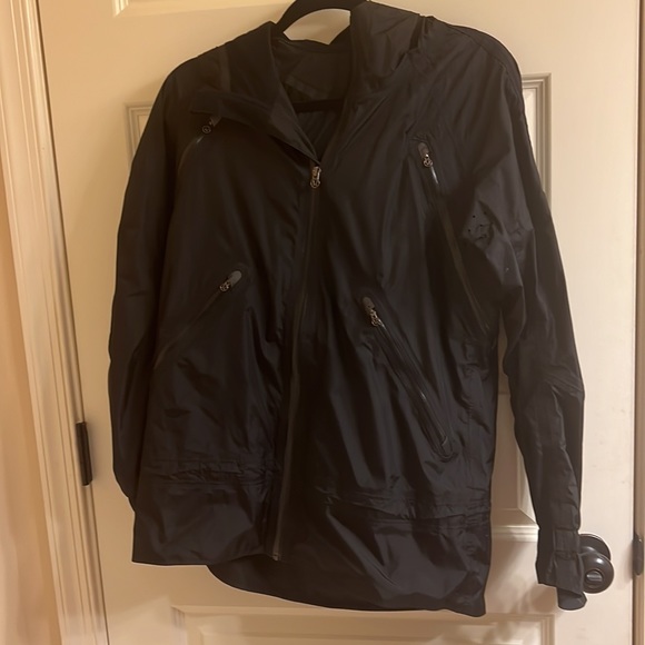 EUC Lululemon Run: Black Make It Rain Jacket- Size 6 - Picture 10 of 16